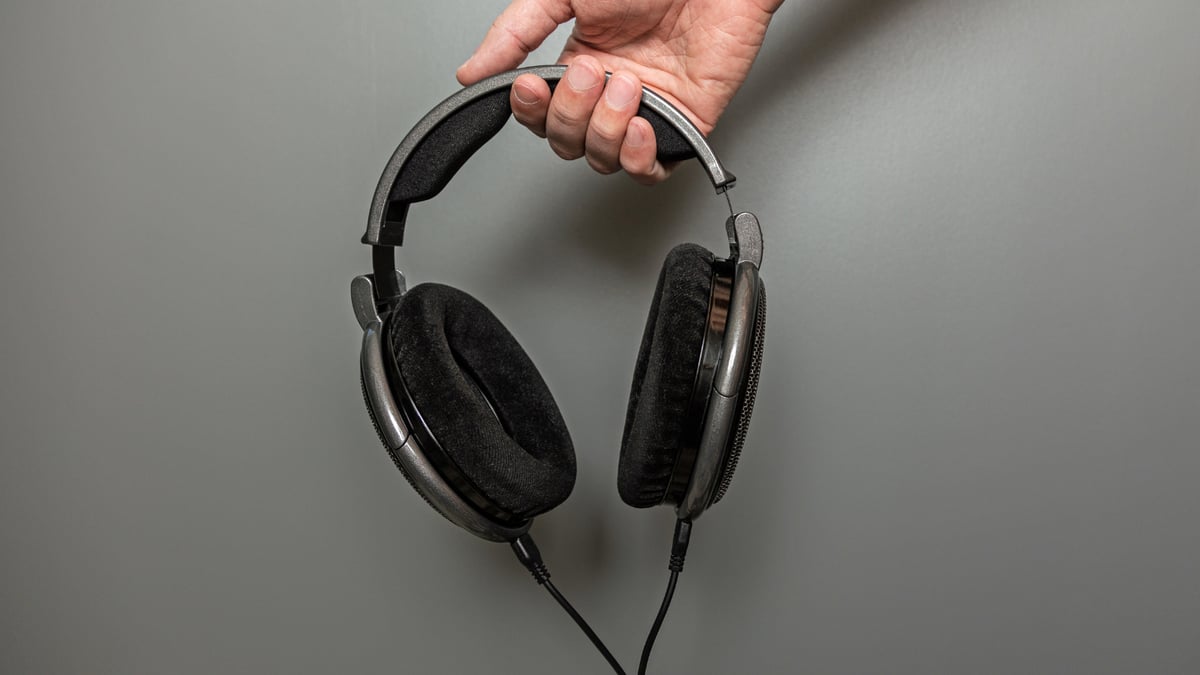 Open-back vs Closed-back Headphones Explained - ProSettings.net
