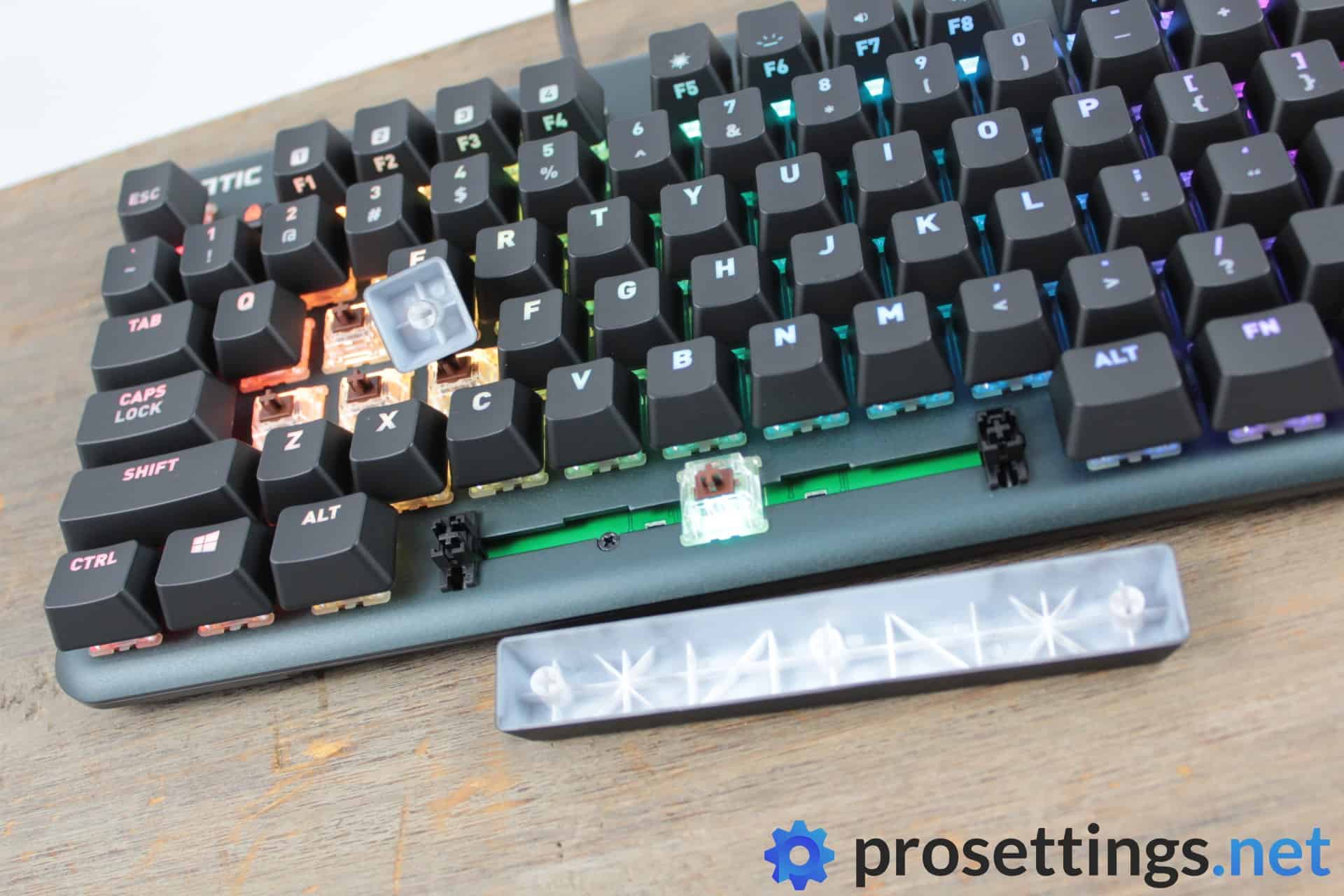 Fnatic miniSTREAK keyboard review switches and caps