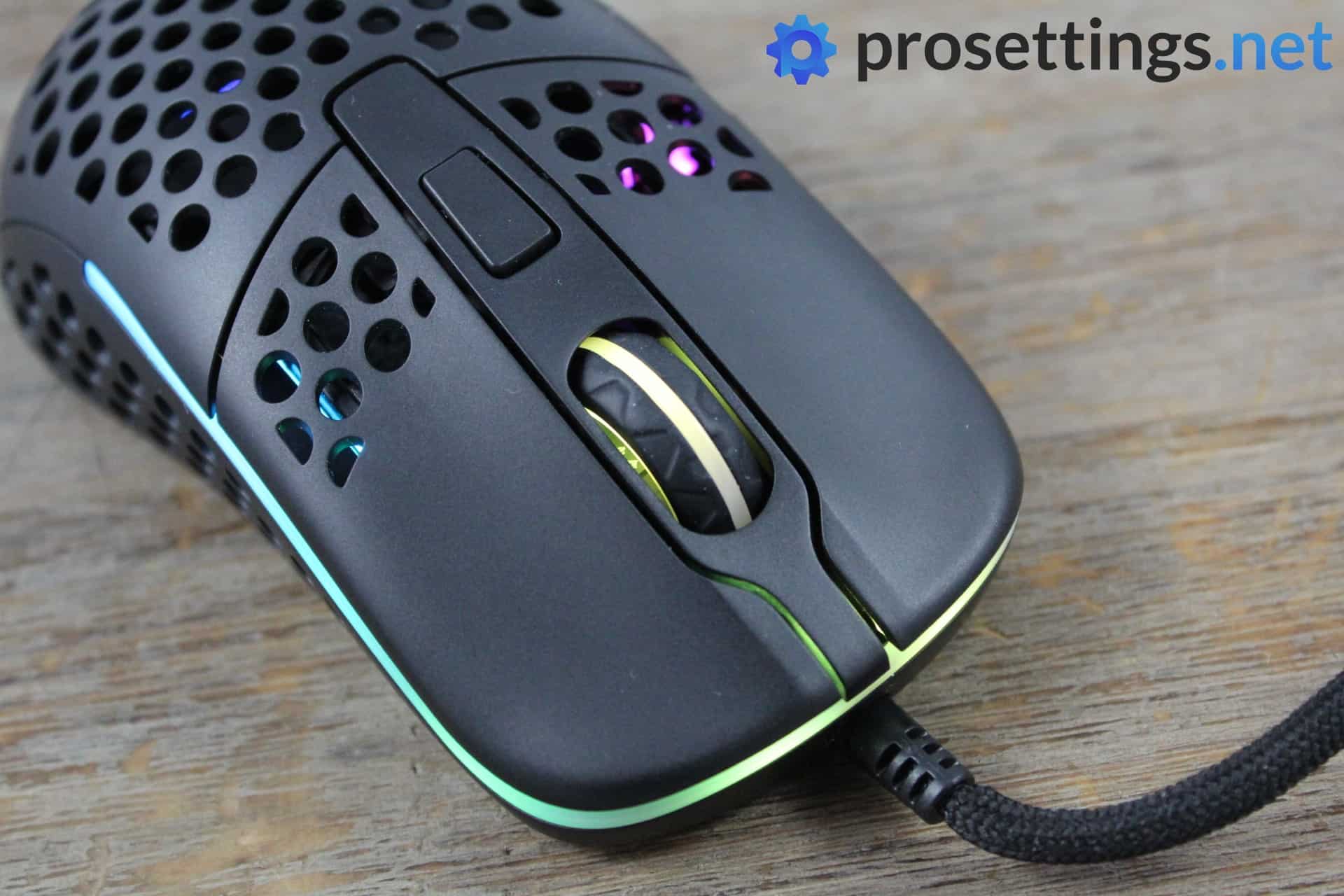 Xtrfy M42 Review Buttons and Scroll 2