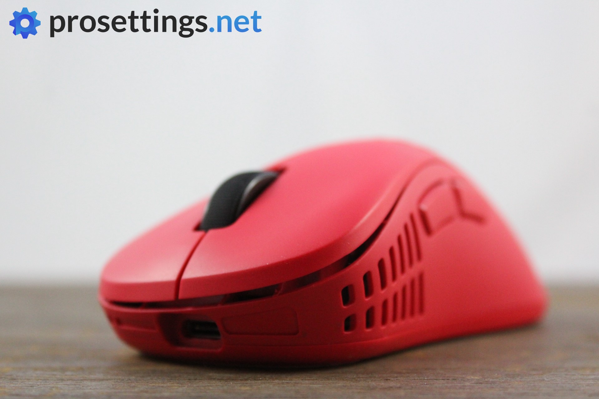 Pulsar Xlite V2 Wireless Review Buttons and Scroll