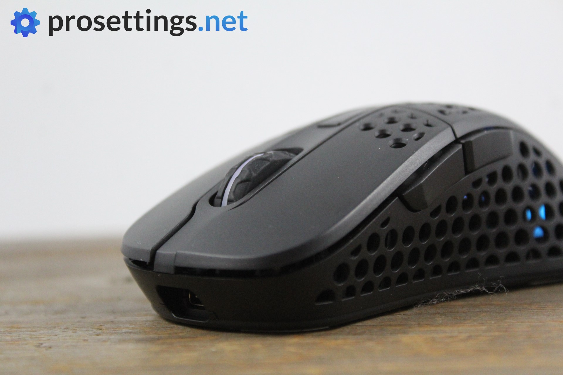 Xtrfy M4 Wireless Review Buttons and Scroll